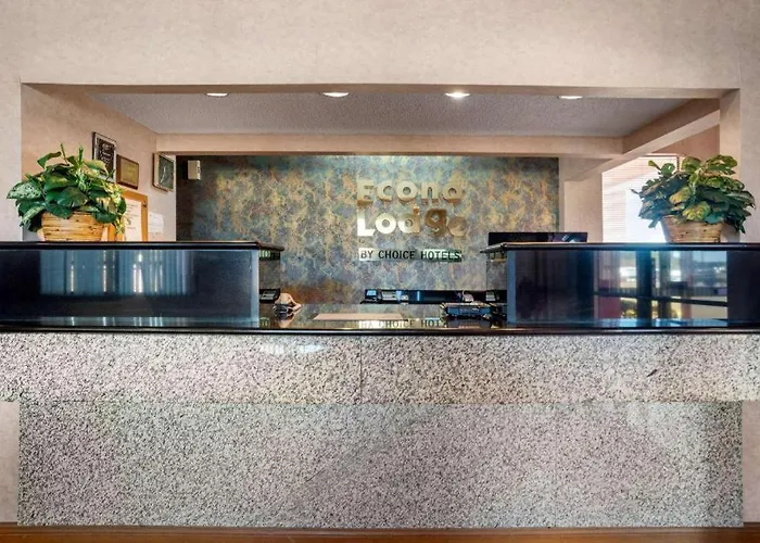 Econo Lodge Inn & Suites Forest