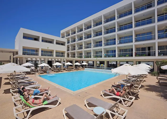 Nelia Gardens