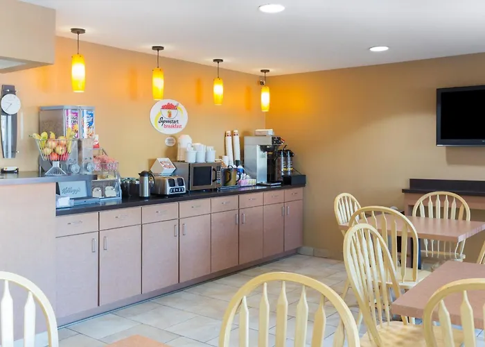 Super 8 By Wyndham Radcliff Ft. Knox Area