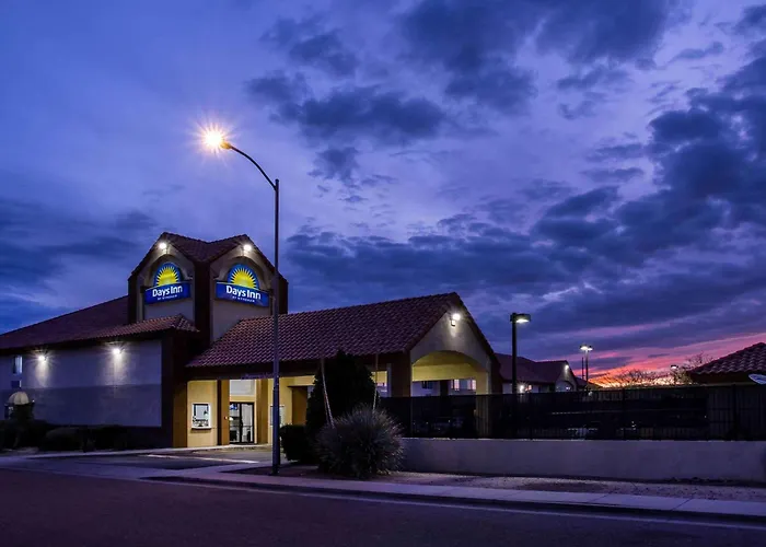 Days Inn By Wyndham Phoenix North