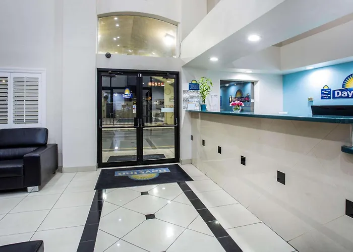 Days Inn By Wyndham Phoenix North