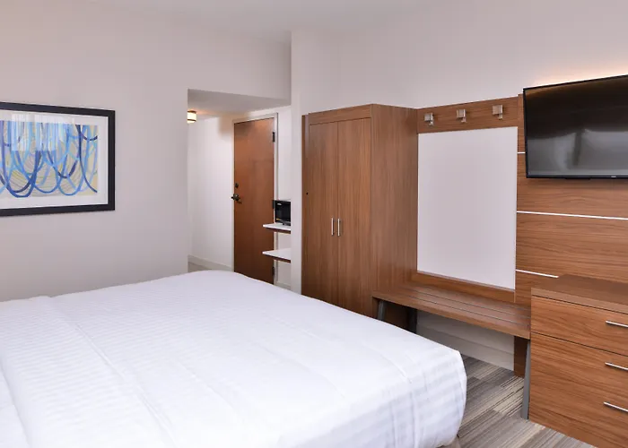 Holiday Inn Express & Suites Indianapolis Dtn-Conv Ctr Area By Ihg