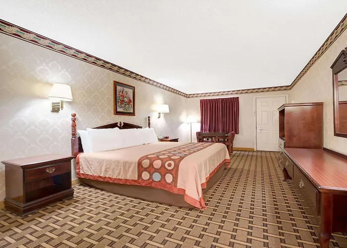 Super 8 By Wyndham Dallas South