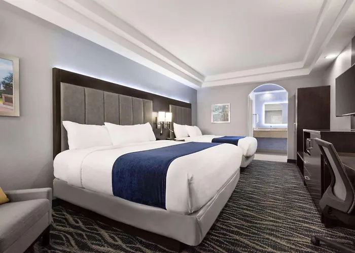 Days Inn & Suites By Wyndham Houston Hobby Airport
