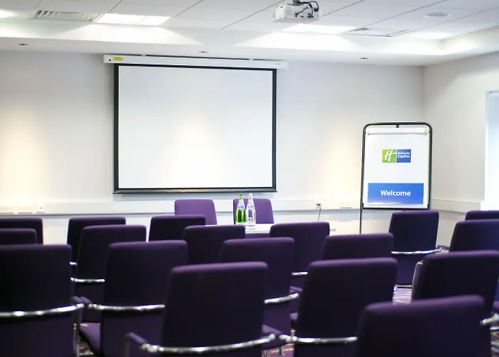 Holiday Inn Express Dunstable By Ihg