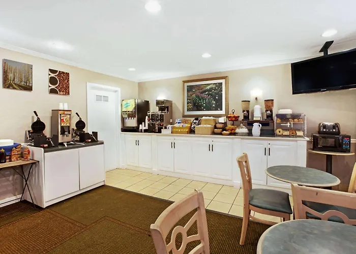 La Quinta Inn By Wyndham Detroit Canton