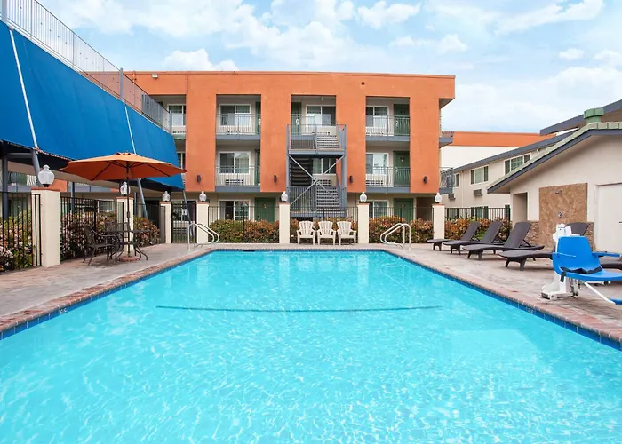 Travelodge Inn & Suites By Wyndham Anaheim On Disneyland Dr