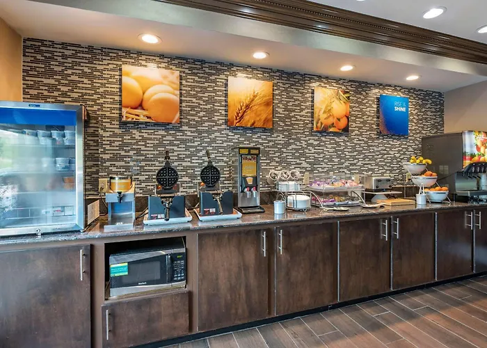 Comfort Inn & Suites Cincinnati Uptown Clifton