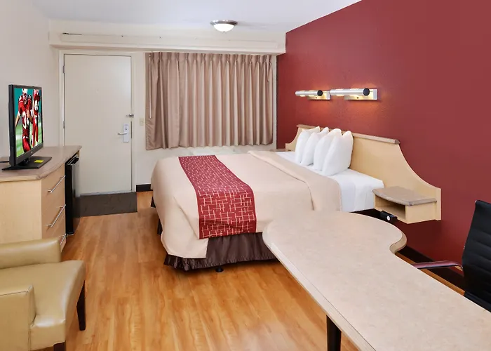 Super 8 By Wyndham Deerfield - Northbrook