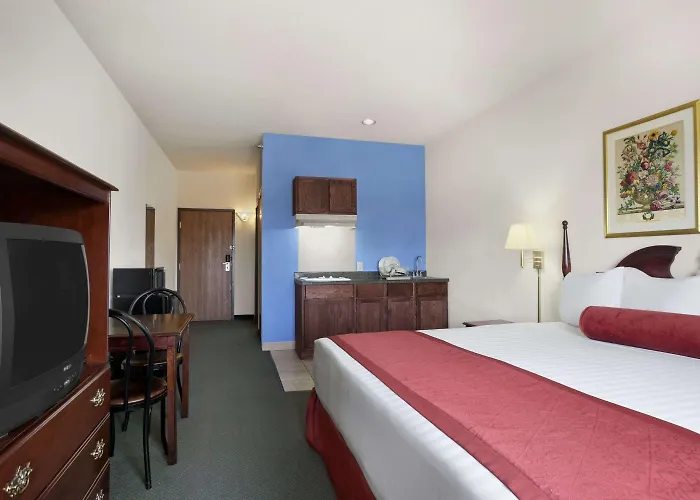 Days Inn & Suites By Wyndham Romeoville