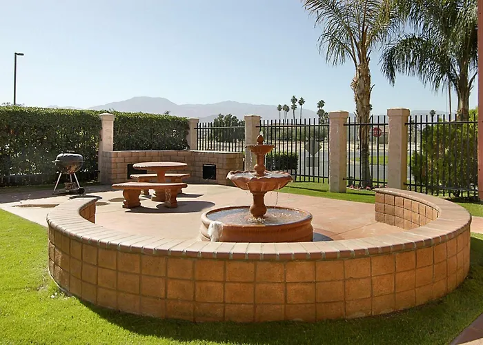 Super 8 By Wyndham Indio