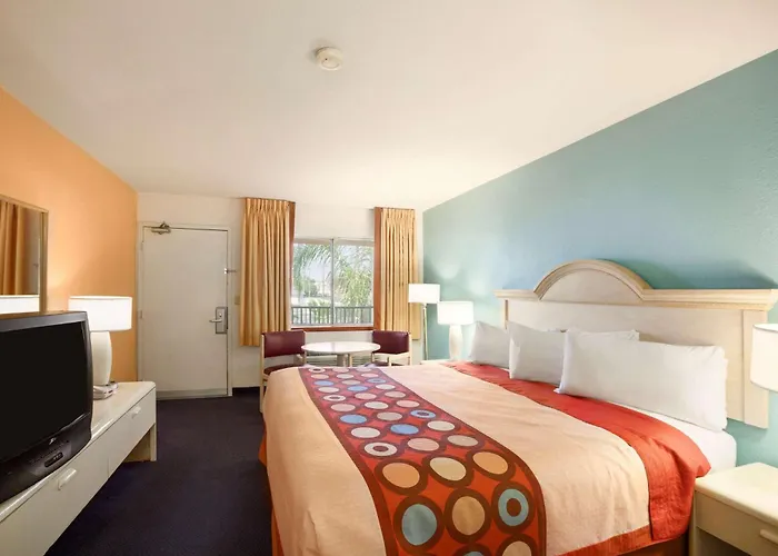 Super 8 By Wyndham Indio