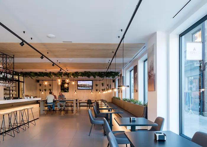 Hotel Airinos 3*