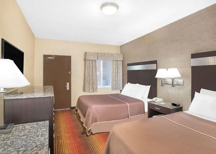 Howard Johnson By Wyndham North Bergen