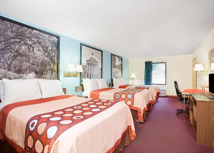 Super 8 By Wyndham Forest Park