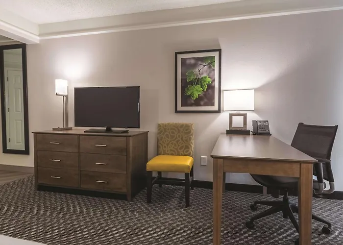 La Quinta By Wyndham Alexandria Airport