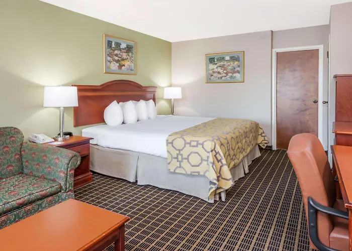 Baymont By Wyndham Clarksville Northeast