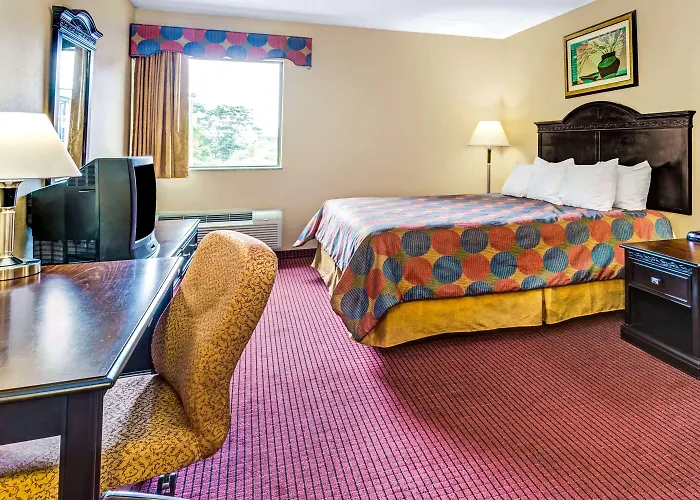 Days Inn & Suites By Wyndham Jeffersonville In