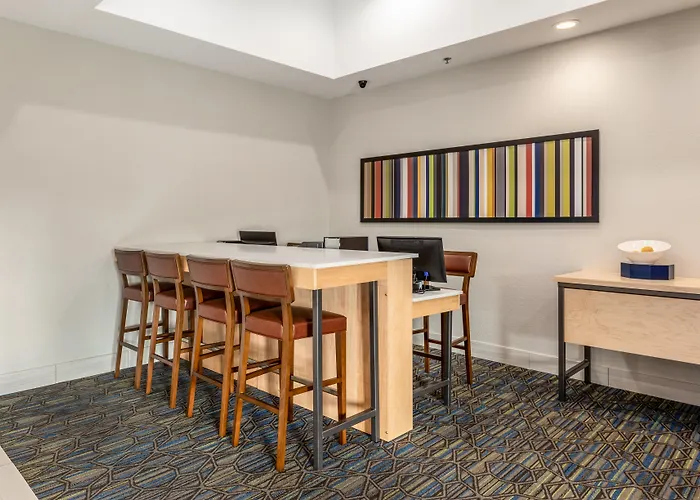 Holiday Inn Express & Suites Statesville