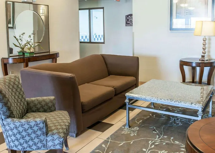 Comfort Inn & Suites Muncie Near University