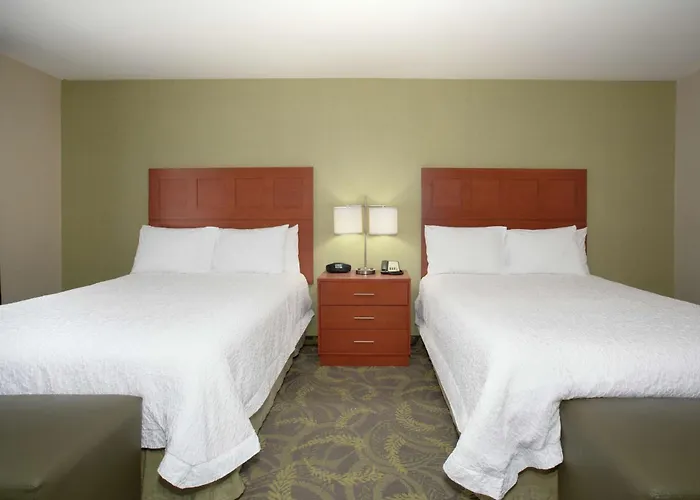 Hampton Inn & Suites Astoria