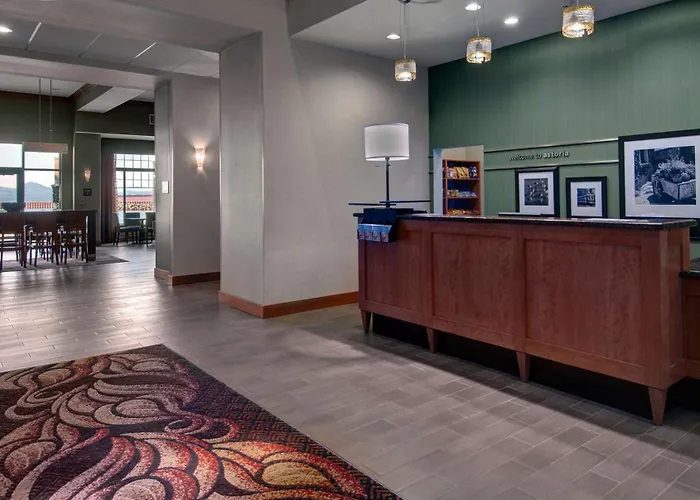 Hampton Inn & Suites Astoria