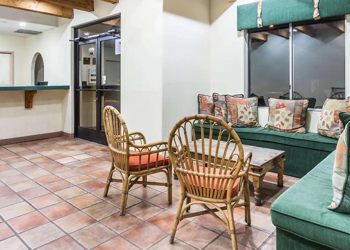 Super 8 By Wyndham Cottonwood