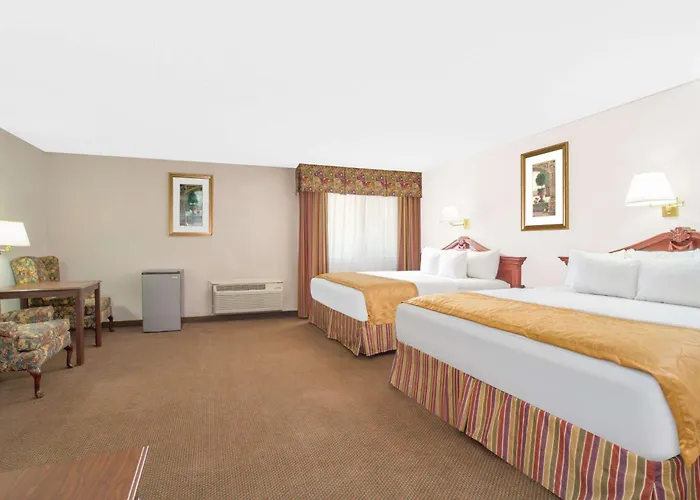 Days Inn & Suites By Wyndham Red Rock-Gallup