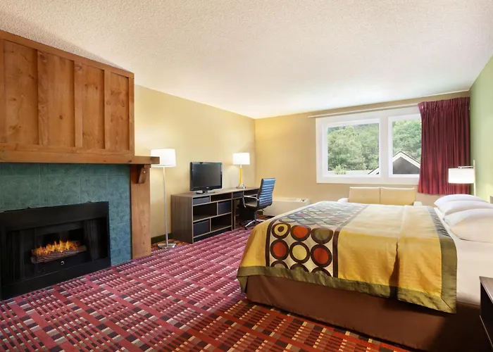 Super 8 By Wyndham Cherokee