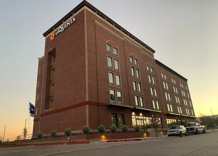 La Quinta Inn&Suites by Wyndham Dallas - Frisco Stadium