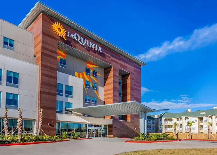 La Quinta Inn & Suites By Wyndham Galveston West Seawall