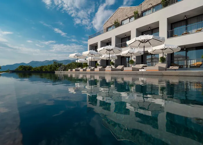 Vivid Blue Serenity Resort (Adults Only)