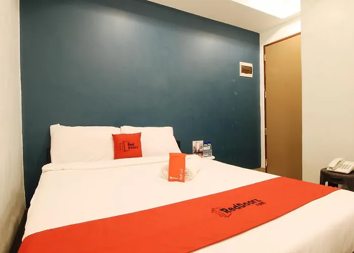 Reddoorz Plus @ San Marcelino Malate Manila