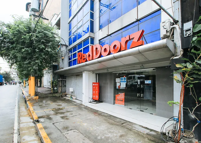 Reddoorz Plus @ San Marcelino Malate Manila