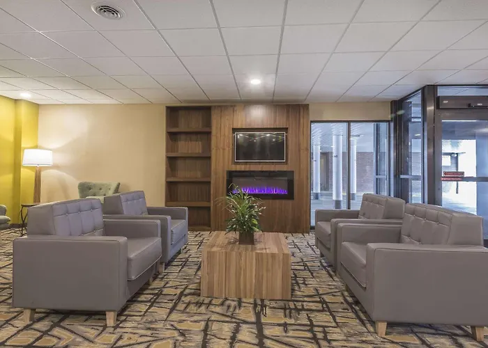 Quality Inn & Suites Windsor - Downtown