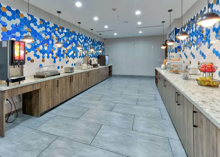 La Quinta Inn & Suites By Wyndham Dallas/Fairpark
