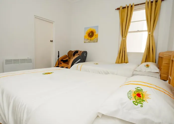 Hearty Center Motel