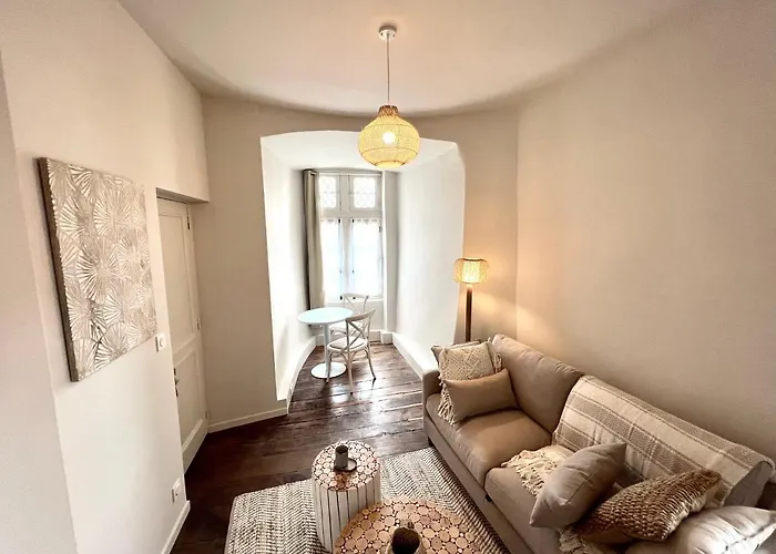 Les Suites De La Tour D'Embas