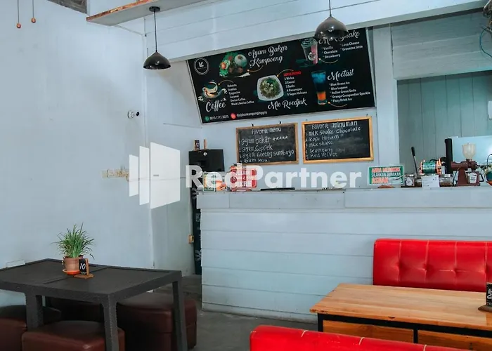Flamboyan Asri Syariah Mitra Reddoorz Near Kampung Inggris Pare