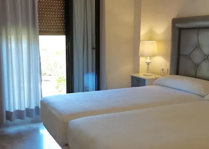 Apartamento espacioso con seis piscinas muy tranquilo y jardines cercano a la playa
