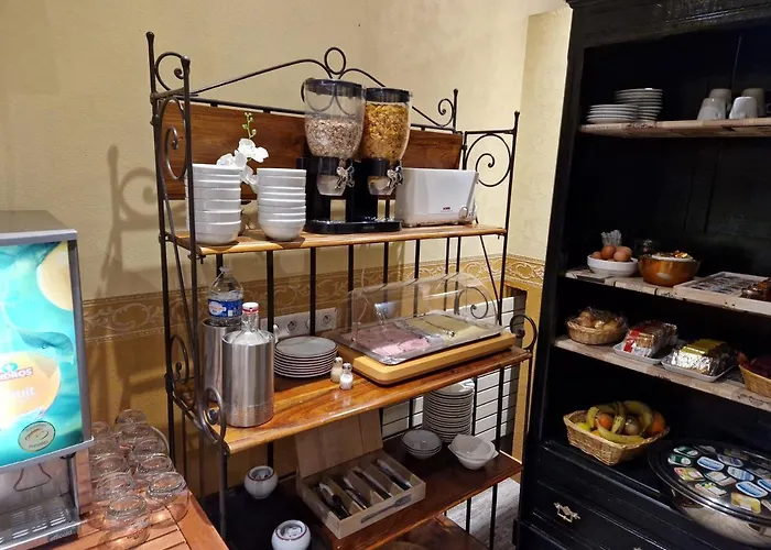 Logis Hotel Les Airelles Neufchatel En Bray
