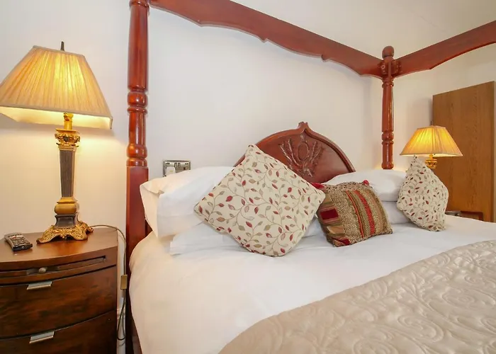 Redcliffe Hotel