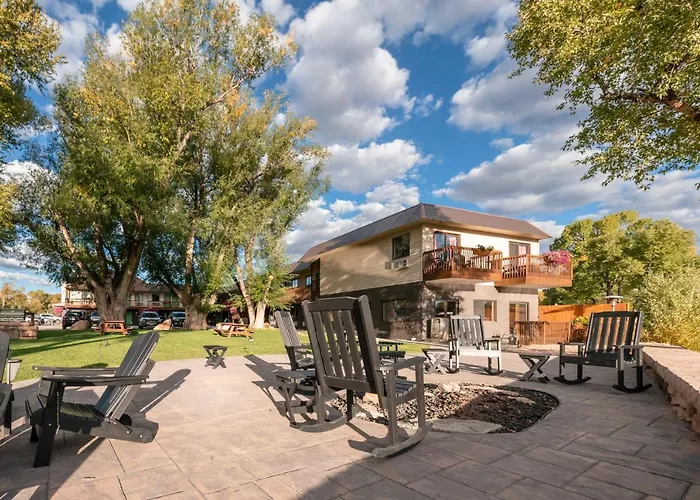 Riviera Motor Lodge