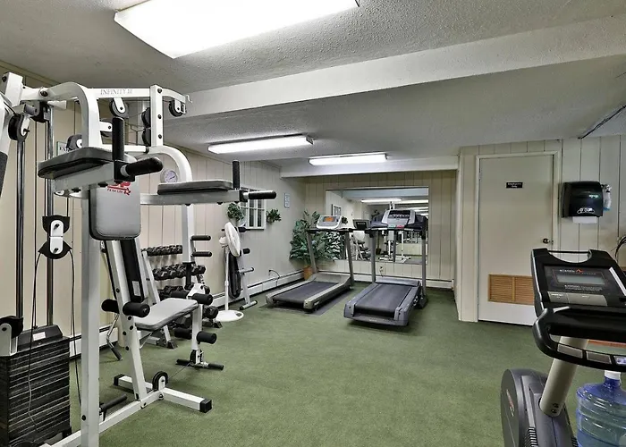 Cedarbrook Two Double Bed Standard Hotel Room 118