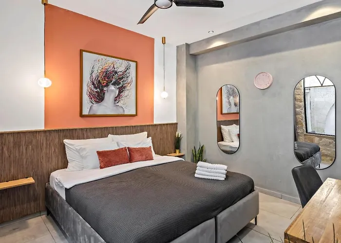 Old City Boutique - By La Finca Hotels- חוויית אירוח יוקרתית, חניה בחינם וקרבה לשדרת הקולינריה של העיר