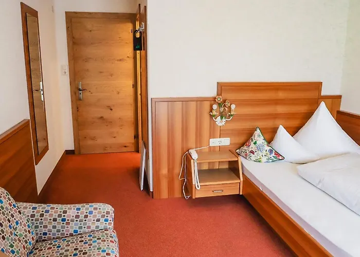 "Quality Hosts Arlberg Hotel Garni Moessmer"