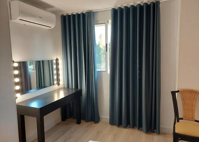 Hostal Garden Rous