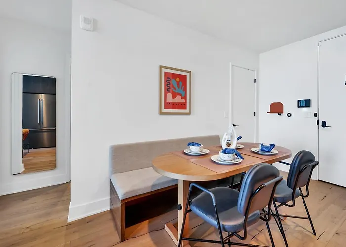 Upscale Rainey St Condo Homes - Peloton, Gym, Rooftop Pool, Wifi Included