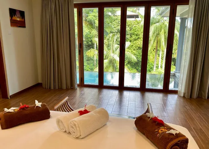 Anse Soleil Beachcomber Hotel And Self Catering