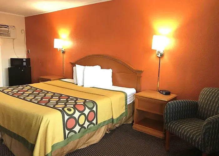 Country Hearth Inn-Hannibal